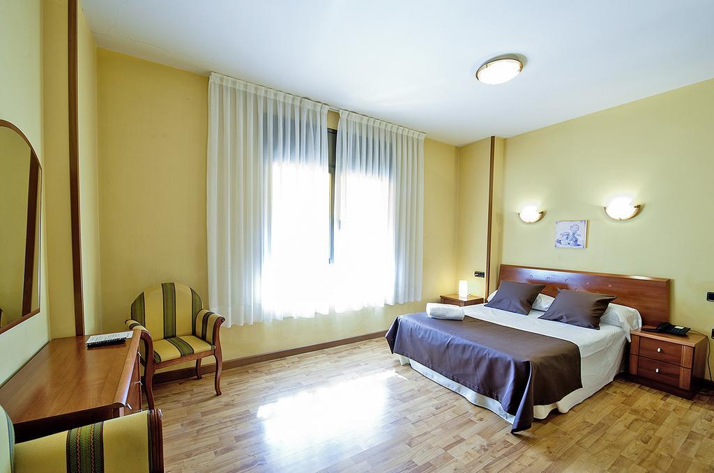 Hotel Ciutat De Tarrega Room photo